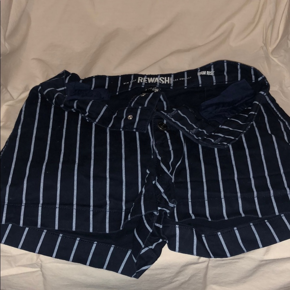 Shorts - Picture 3 of 3